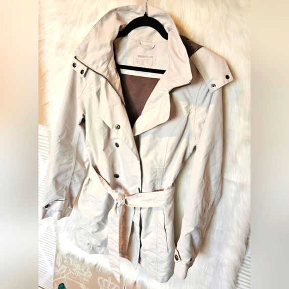 Essentials Sealed Seams Water Resistant Trench Coat w/Belt - Picture 3 of 8